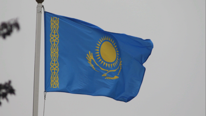 Казахстан захлестнули протесты. Россия опять будет спасать?