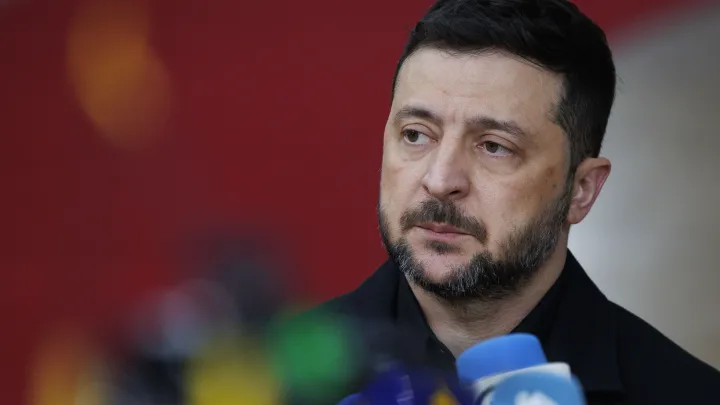 Politico: Будапешт и Братислава могут остановить помощь Украине