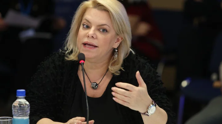 Вику Цыганову пугают ФСБ. Яну Поплавскую выставляют гламурной элитой. Что происходит?