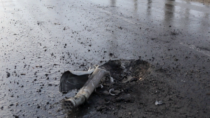 Оглушающий взрыв и осколки: Кадры прилёта снаряда ЧВК Вагнер по позиции ВСУ в Бахмуте