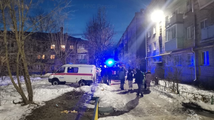 В Покрове на пожаре спасли надышавшуюся угарным газом женщину