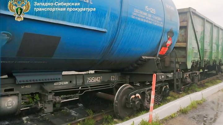 В Беловском округе Кузбасса сошел с рельсов груженый вагон