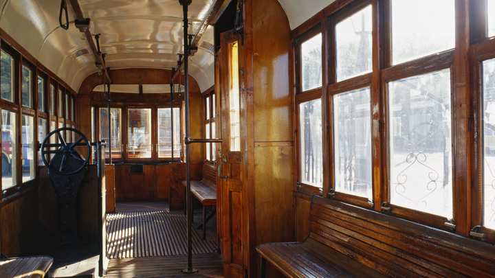 Избитой в Краснодаре за отсутствие маски пассажирке трамвая отказали в возбуждении дела