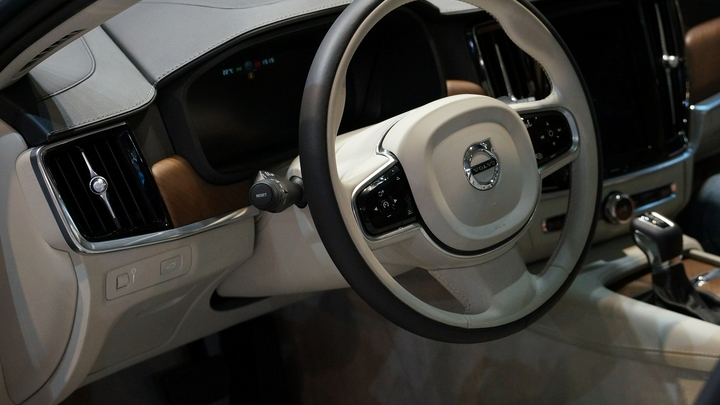 Новосибирцы купили в автосалоне неисправный Volvo: Как вернуть машину продавцу