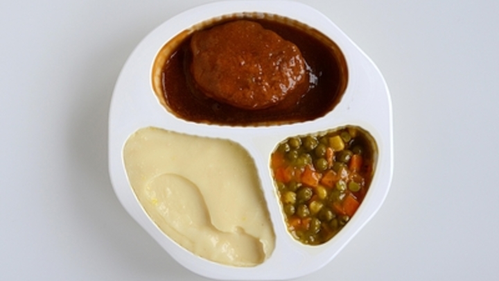 Угроза в каждой микроволновке: Эксперт запретил греть еду в пластике