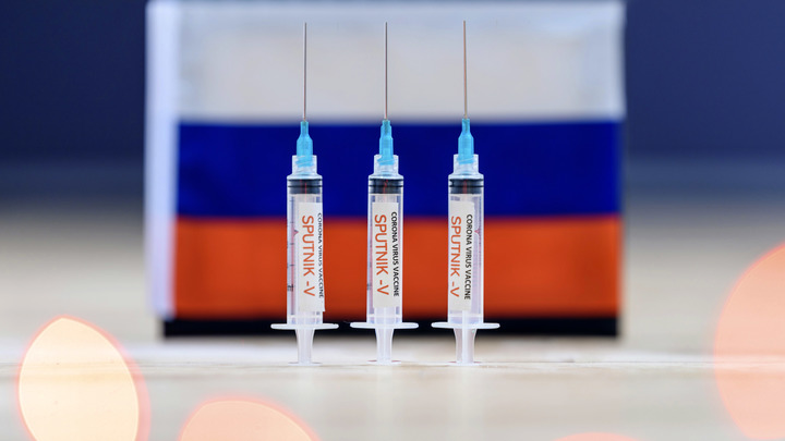 Они контактируют с миллионами: Собянин перечислил людей, которых приглашают на вакцинацию