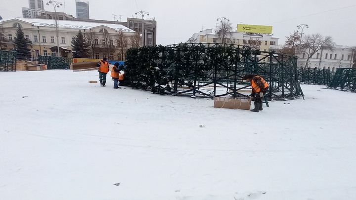 Власти Екатеринбурга рассказали, сколько простоит ледовый городок в Историческом сквере