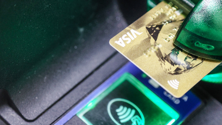 Снимающих деньги с карты предупредили. Средства не вернутся