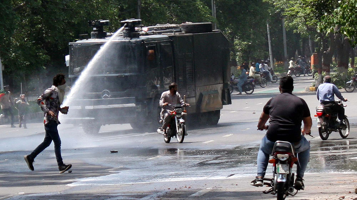 Суд признал незаконным арест Имрана Хана после протестов в Пакистане