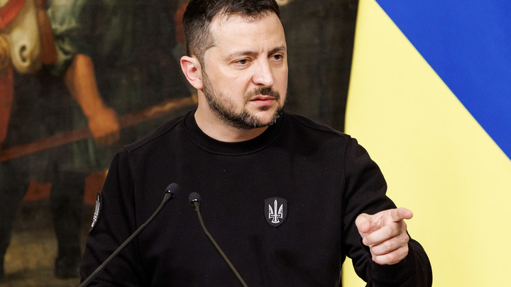 Зеленский похвалился F-16. Ответ не заставил себя ждать - его отправили за таблетками и йодом