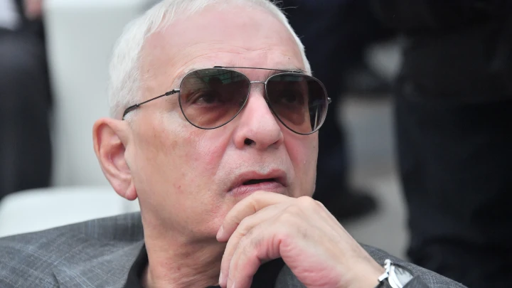 На интервью с Кареном Шахназаровым дошло до крика. Зал требовал выключить народного артиста