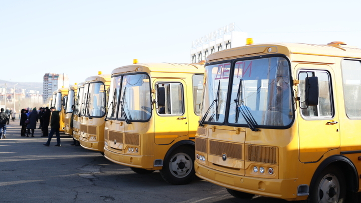 Школы Забайкалья получили больше сорока автобусов