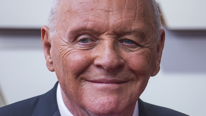 85-летний актёр Энтони Хопкинс станцевал на кухне и стал звездой Интернета