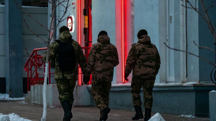 Облава на мигрантов в Подмосковье: кого - служить, кого - выгнать из России