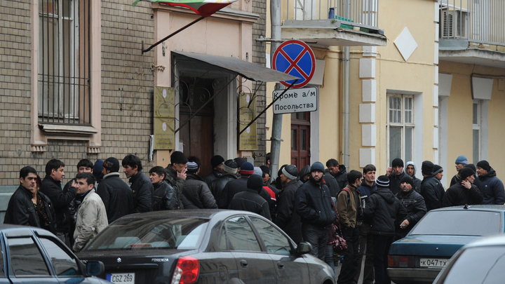 Пора принять новые правила для мигрантов: ВНЖ не должны получать сезонные гастарбайтеры