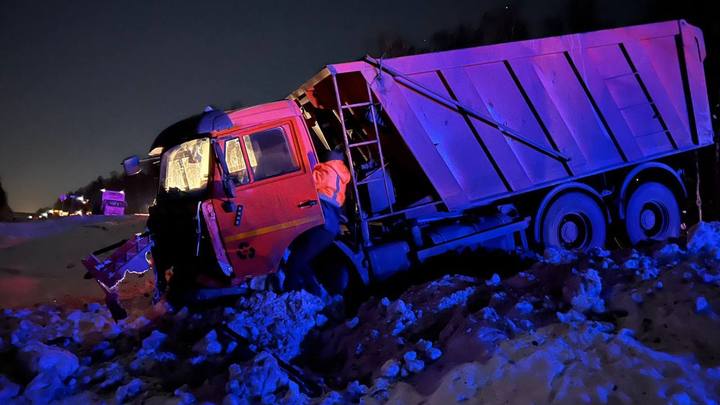 В тройном ДТП с «Камазом» на Варшавском шоссе погибла женщина