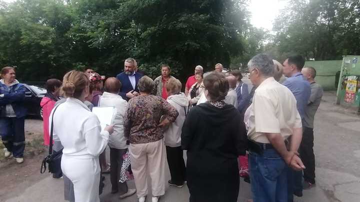 Зампред правительства Новосибирской области встретился с жителями Хилокского жилмассива