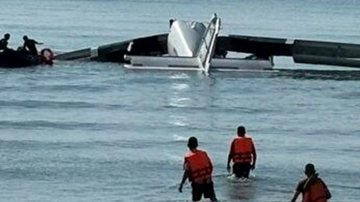 Рухнул в море: очевидцы засняли крушение самолета в Таиланде