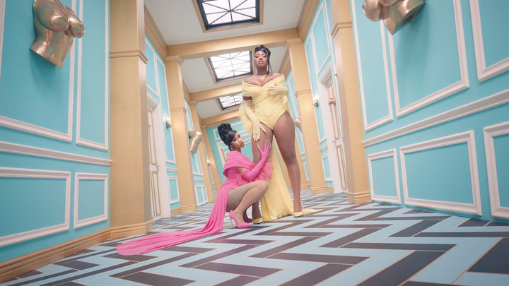 Распутный танец рэп-певиц на Грэмми возмутил критиков в США