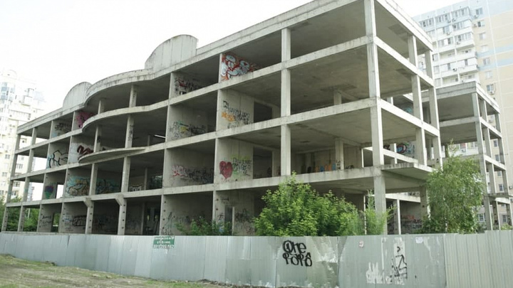 В Краснодаре на месте бывшего военного недостроя начнут возводить поликлинику за 649 млн рублей