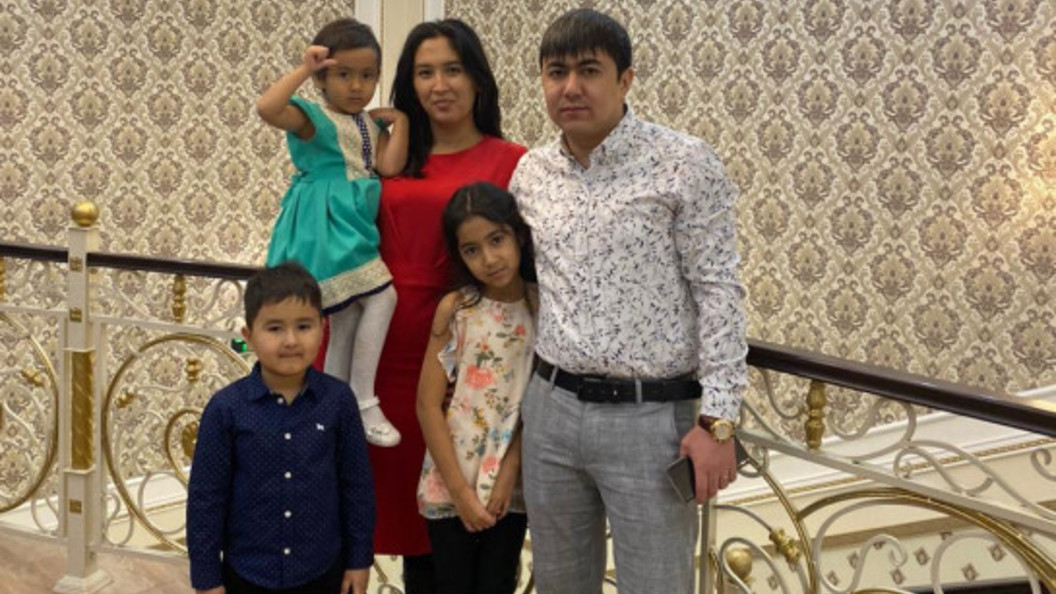 Год семьи новосибирская область. Молодая семья из Новосибирской области. Сардар Камбаров его семья.