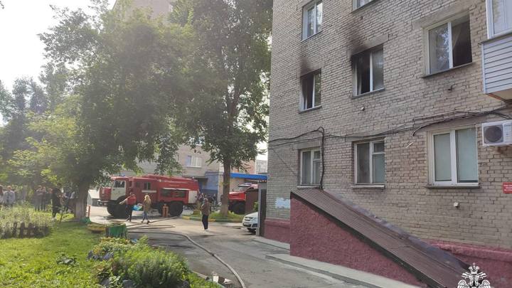 Крупный пожар ликвидировали на улице Бориса Богаткова в Новосибирске