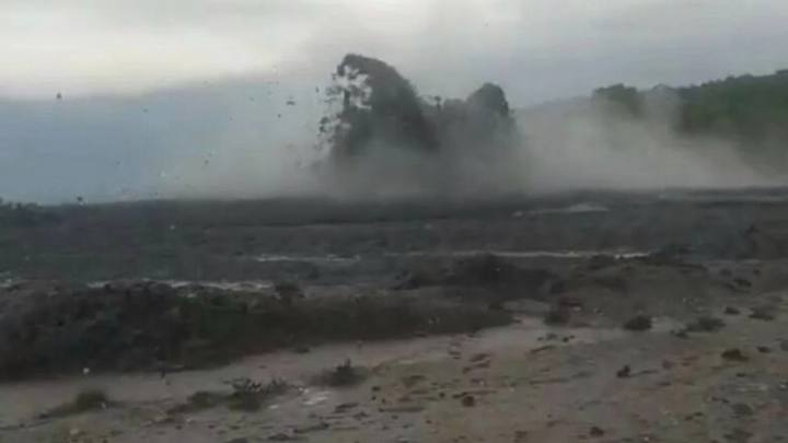 Жители Кубани стали свидетелями извержения грязевого вулкана Шуго