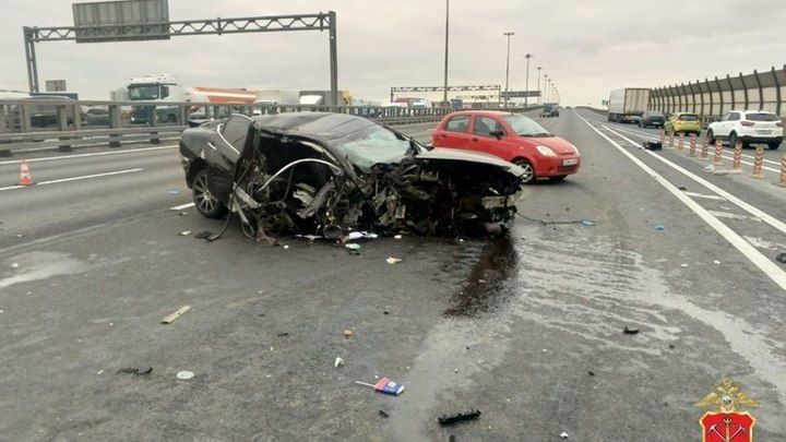 Четыре автомобиля столкнулись на 64 километре КАД в Петербурге - трое в больнице