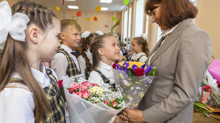 День учителя 2024: стихи и проза к празднику