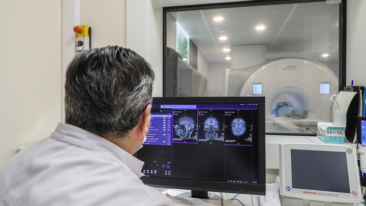 Проглядели перелом черепа: малышу, на которого упала глыба льда, поставили неверный диагноз