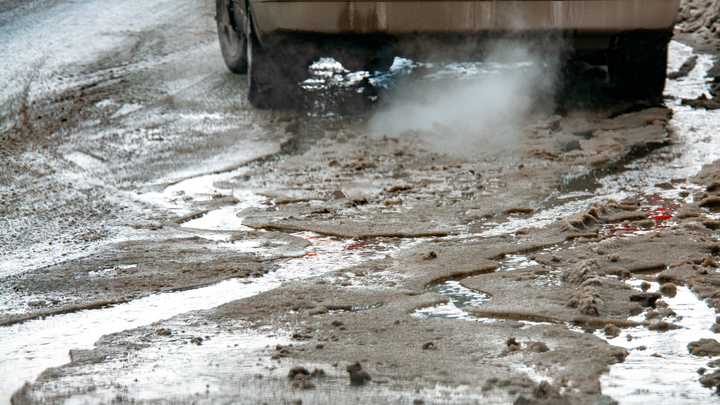 В ГАИ разъяснили порядок наказания за снег и грязь на госномерах