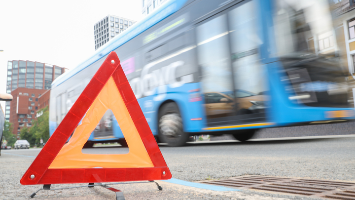 В Петербурге наказали водителя автобуса, который вышвырнул из салона буйного мигранта