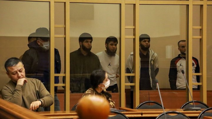 Вынесение приговора мигрантам, упокоившим челябинского школьника, вновь перенесли
