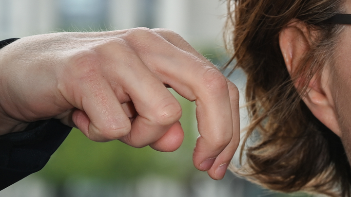 Поздравления в День сурдопереводчика: стихи и проза