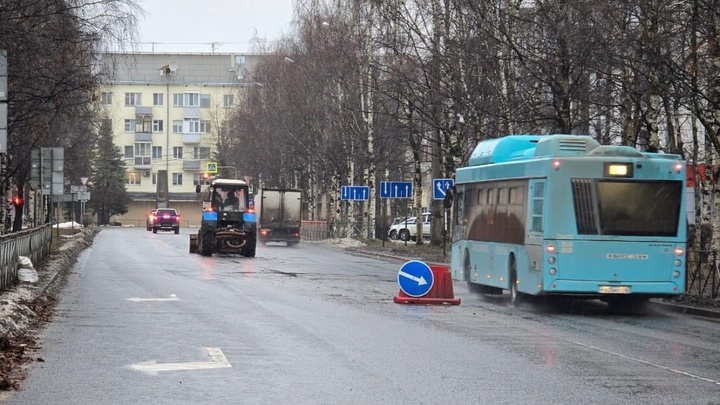 Из-за перекрытия Троицкого проспекта десять автобусов в Архангельске изменят маршруты