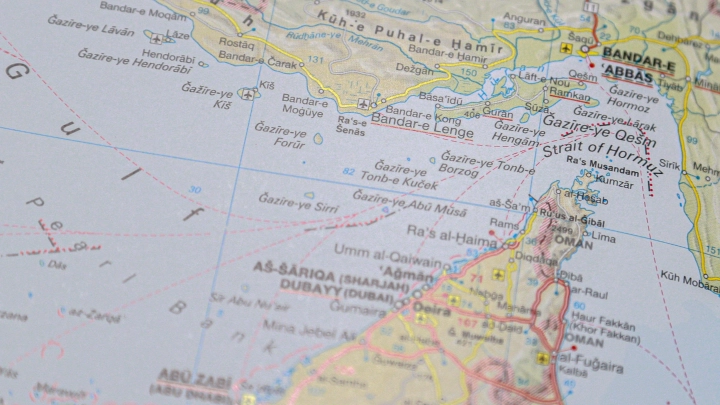 Суда исчезают с радаров. В Ормузском проливе началась электронная война