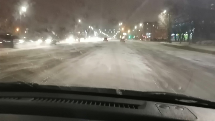 Дороги Челябинской области заполонит спецтехника: водителей просят не обгонять