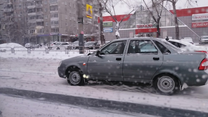 Автомобилистов Челябинской области оставляют дома 14 марта