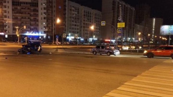 В Челябинске в ночном ДТП столкнулись три машины