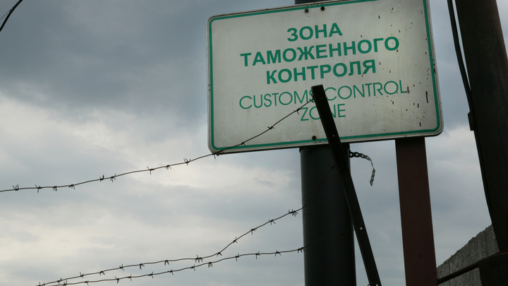 Лексус из Абхазии пытался провести в подлокотнике 3 миллиона рублей