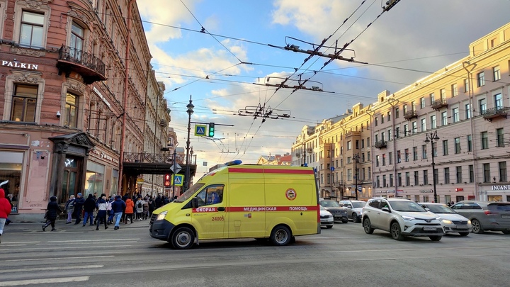 Машина ФССП стала грудой металла на КАДе в Петербурге после массового ДТП