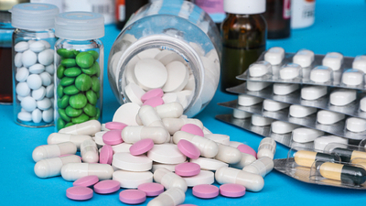 Двухлетняя девочка из Алтайского края умерла от передозировки таблетками