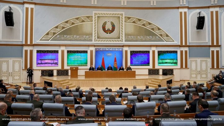 Лукашенко собрал большое совещание со всем силовым блоком Белоруссии