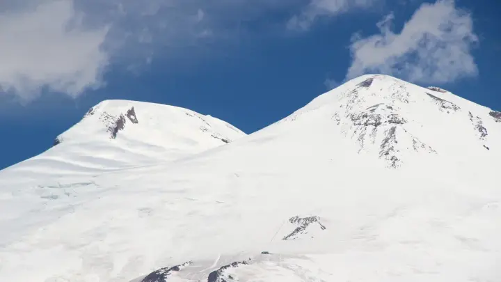 Число погибших под лавиной на Мунку-Сардык в Бурятии увеличилось до двух