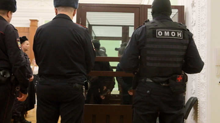 Сержанта СИЗО из Новосибирска осудили за взятки и наркотики