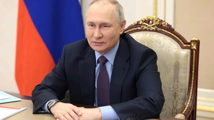 Читателей Daily Mail возмутила просьба генерала к Путину: Надо её опасаться!