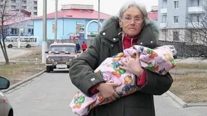 Смерть в одиночестве: родившая в 65 лет украинка умерла. Перед этим ее лишили дочери