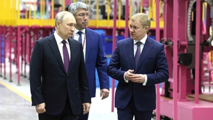 Путин поручил мощно продемонстрировать миру все достижения России