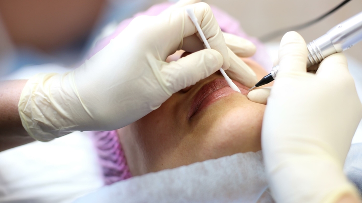 Меланома и гемофильная палочка: главные опасности перманентного макияжа