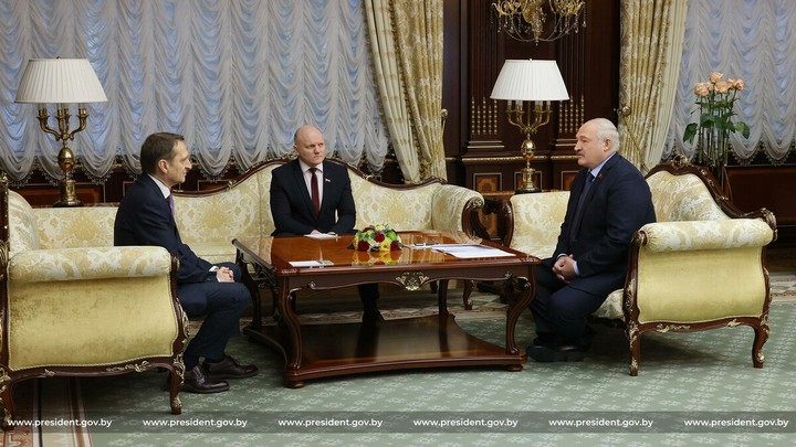Взаимный интерес: О чём главный разведчик России говорил с Лукашенко